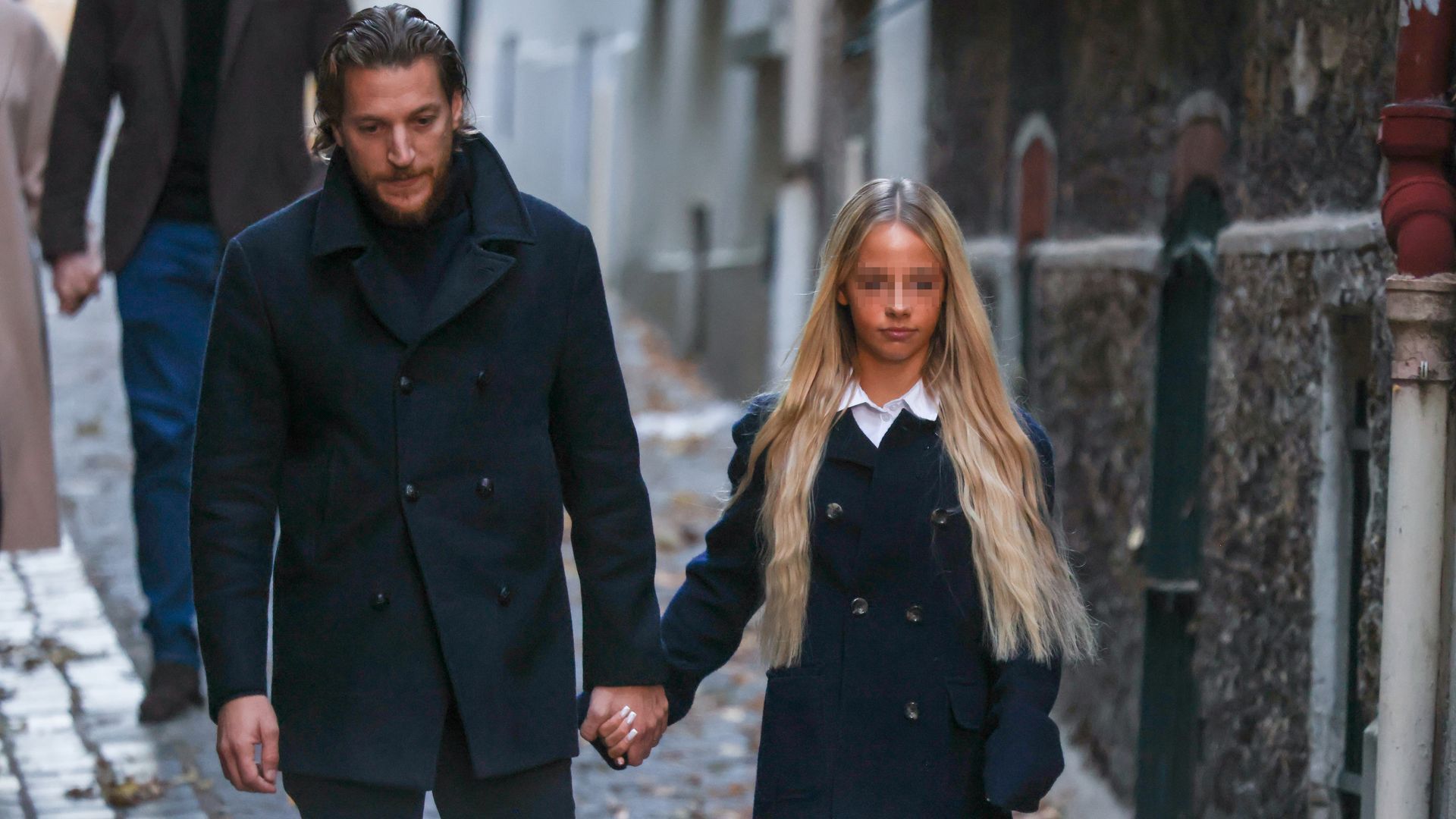 Carla Bruni y su familia se despide de Nicolás Sarkozy