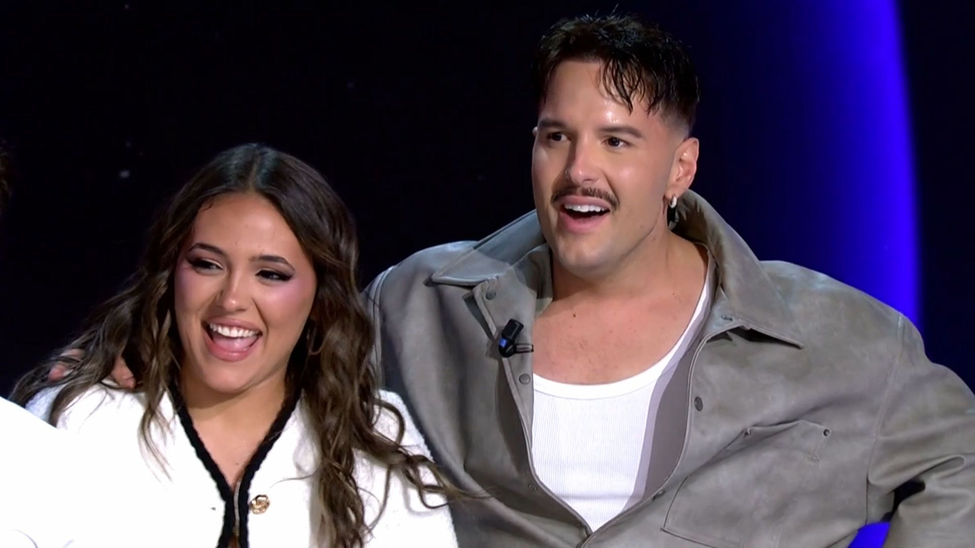 Daniella y Gustavo ya están en el sofá