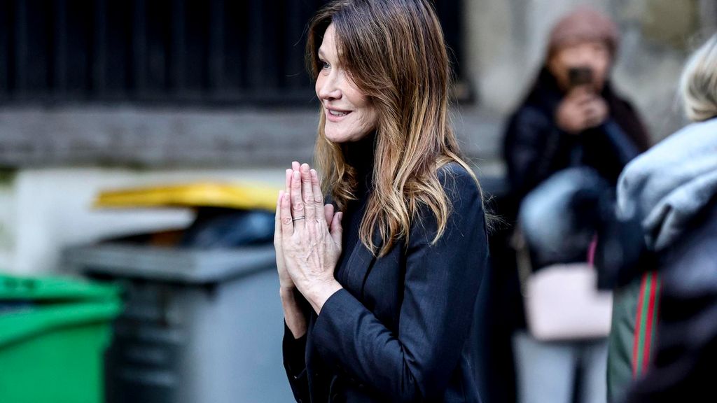 La canción que Carla Bruni ha dedicado a su marido Sarkozy en el día de su ingreso en prisión