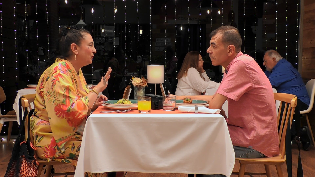 Una confesión sobre sexo de una soltera de 'First dates' deja sin palabras a su cita