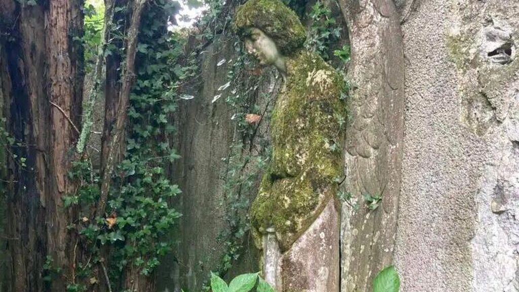 La escultura del ángel custodio de José Larrea ha sido hallada en sorprendente estado de conservación