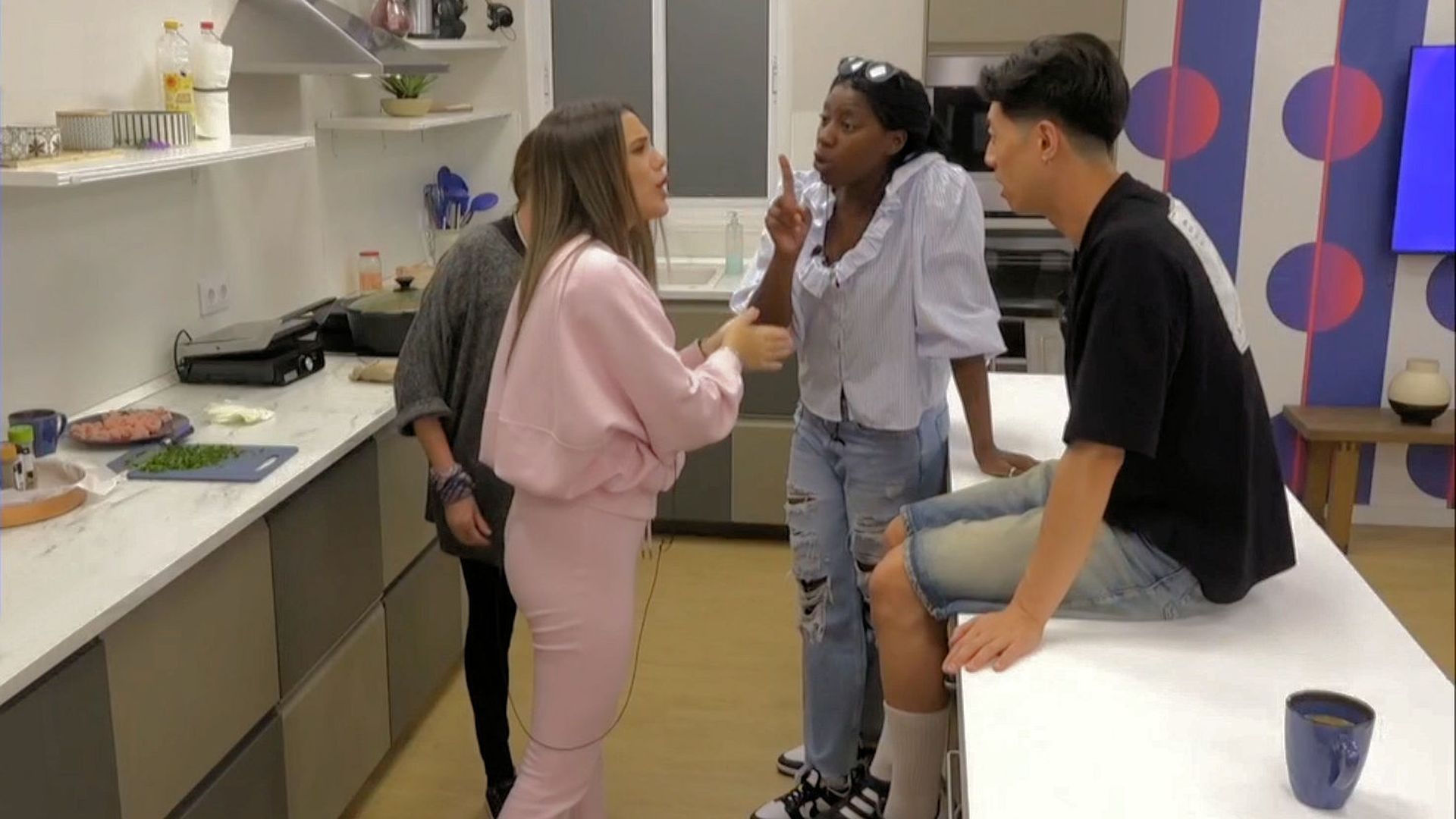 Nora y Daniella mantienen una agitada discusión