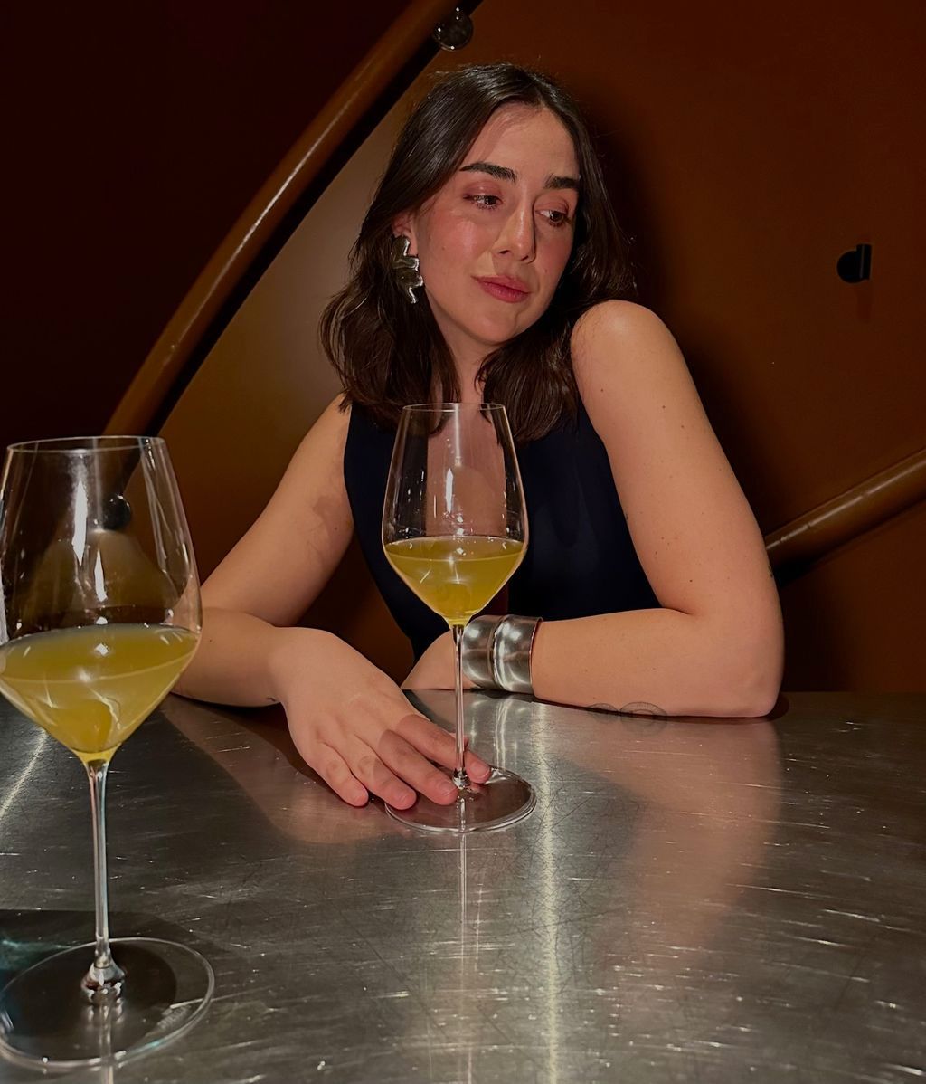 La otra copa de vino probablemente sea de Nieves Felipo