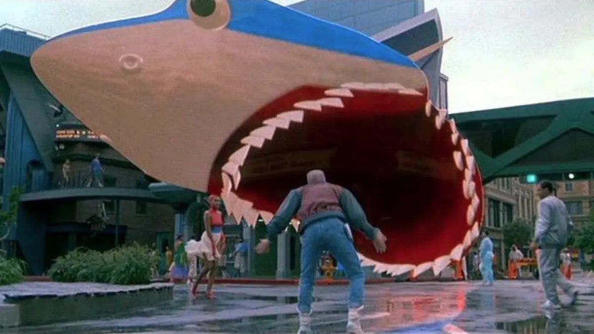 Un holograma de Tiburón se come a Marty