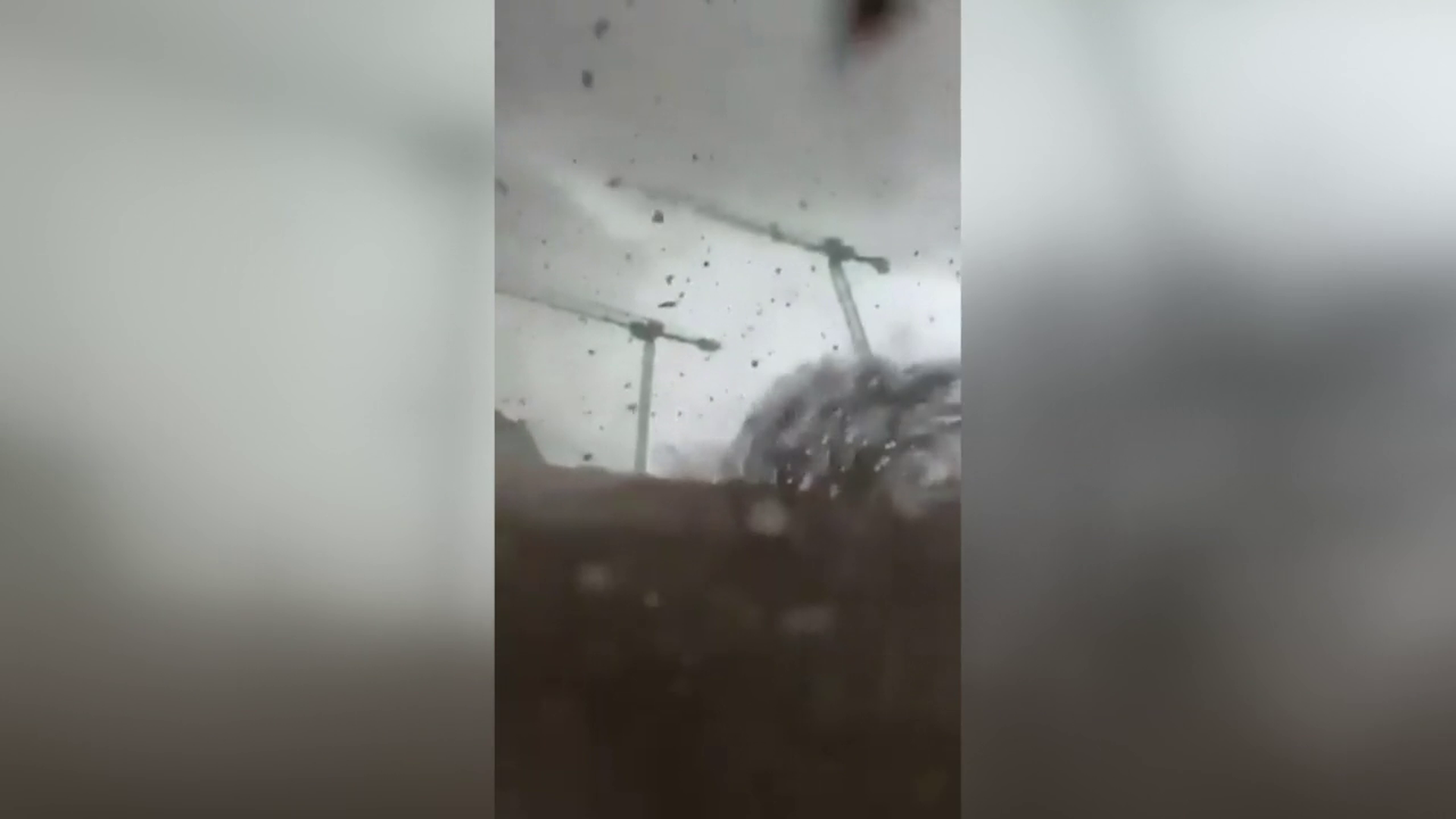 Un tornado sacude al norte de París y causa la muerte de un trabajador de 23 años: el vendaval ha derribado grúas y tejados