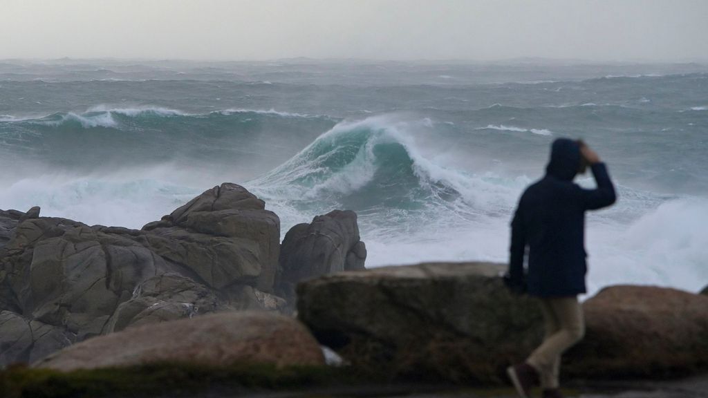 La Aemet activa avisos rojos por viento y oleaje en Cantabria y País Vasco por la borrasca Benjamín