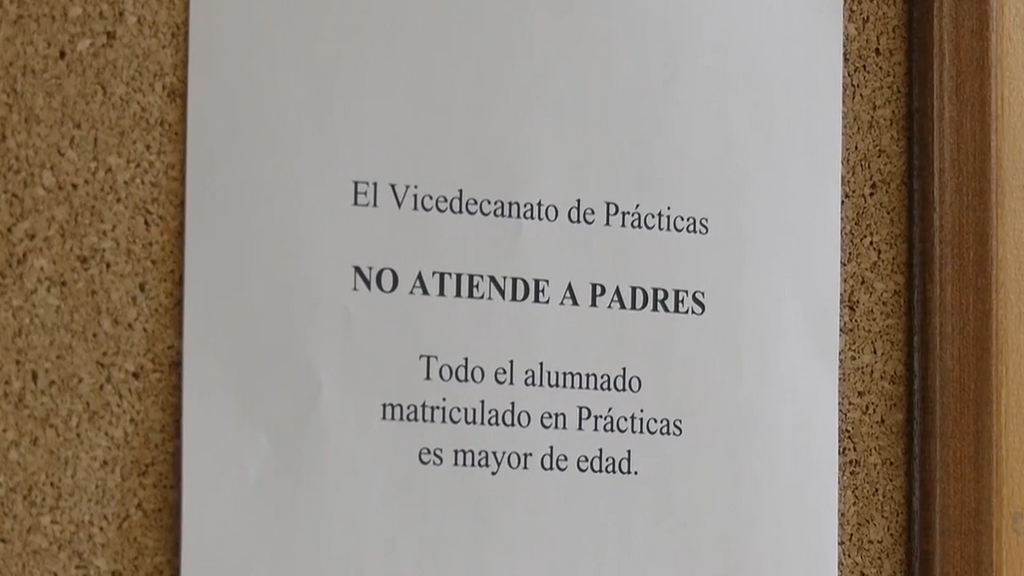 Cartel colocado en la Universidad de Granada.