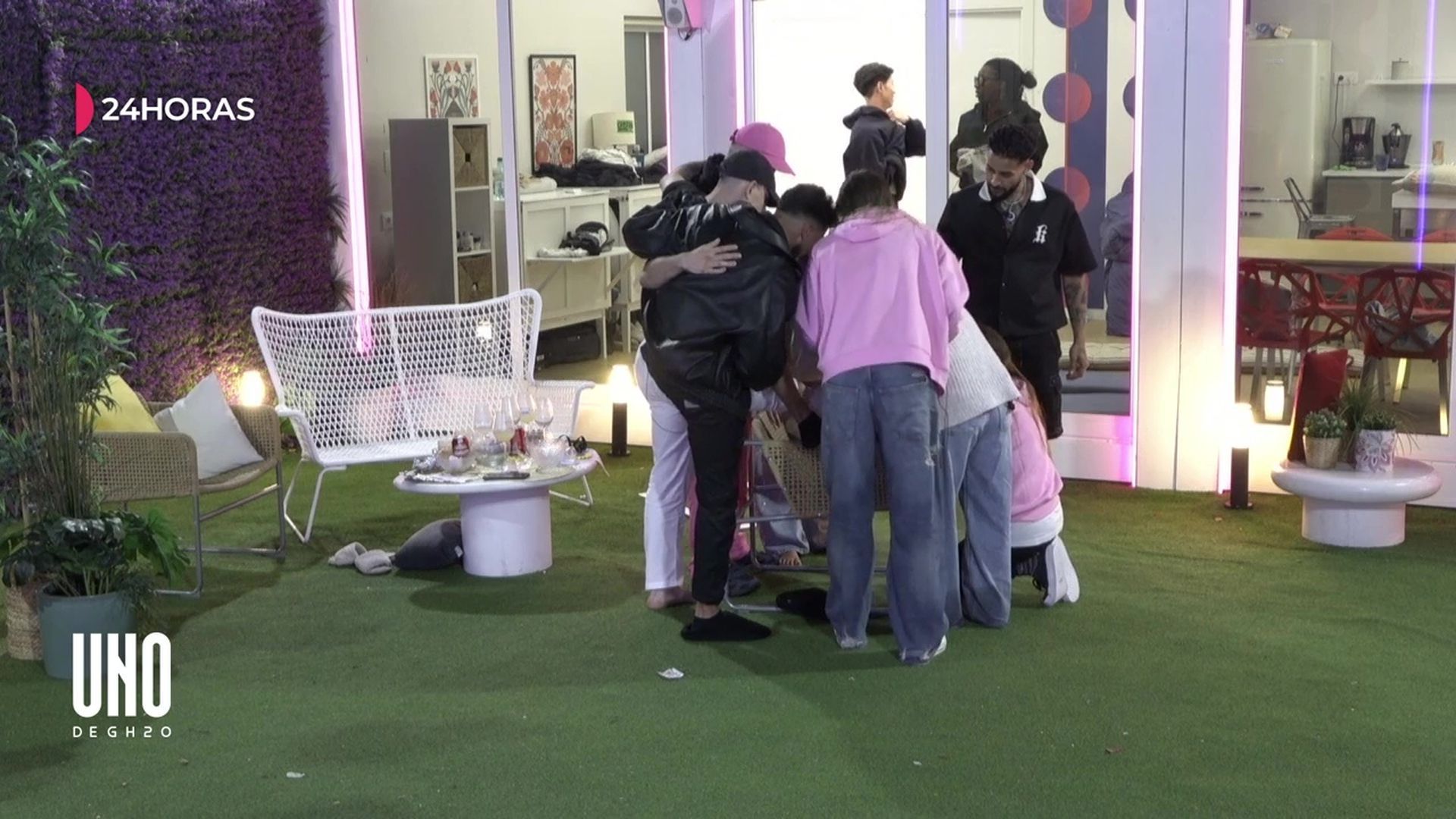 Daniella depila las piernas a los aspirantes de 'Uno de GH20'