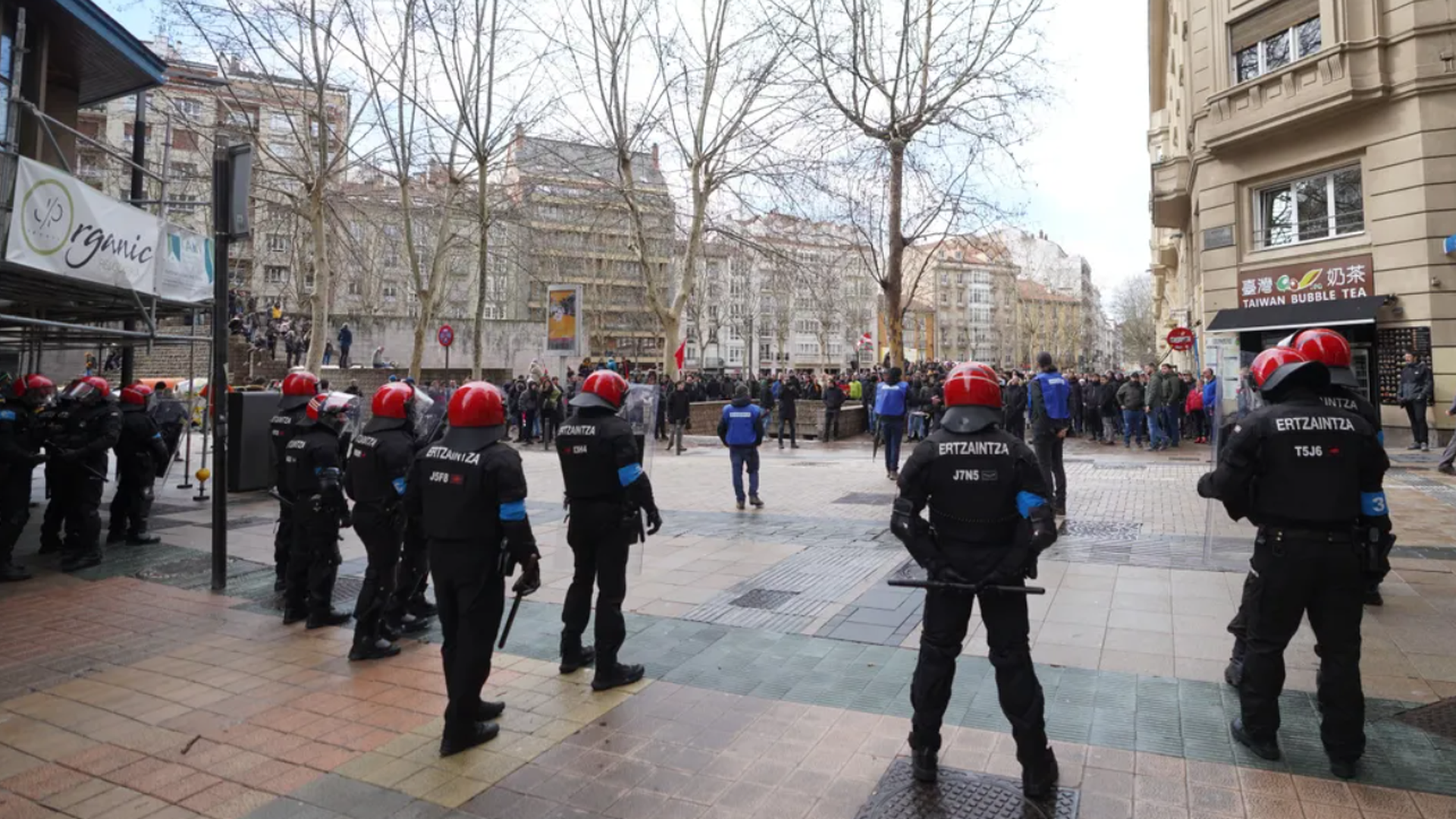 Dispositivo de la unidad antidisturbios de la Ertzaintza en Vitoria