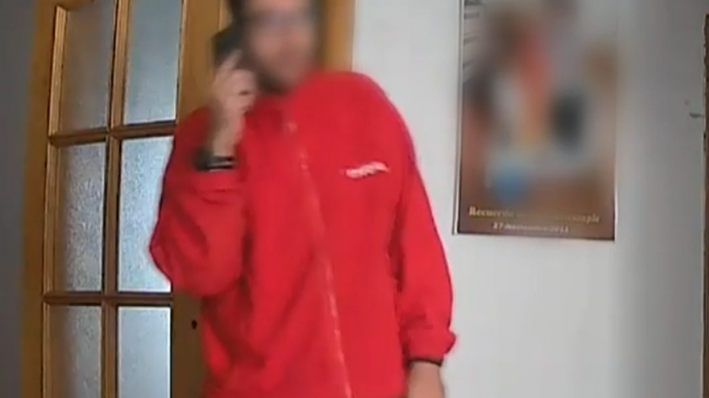 El asesino de Villaverde, captado por una cámara tras matar a su pareja de 21 años: "No sé dónde tirarlo"