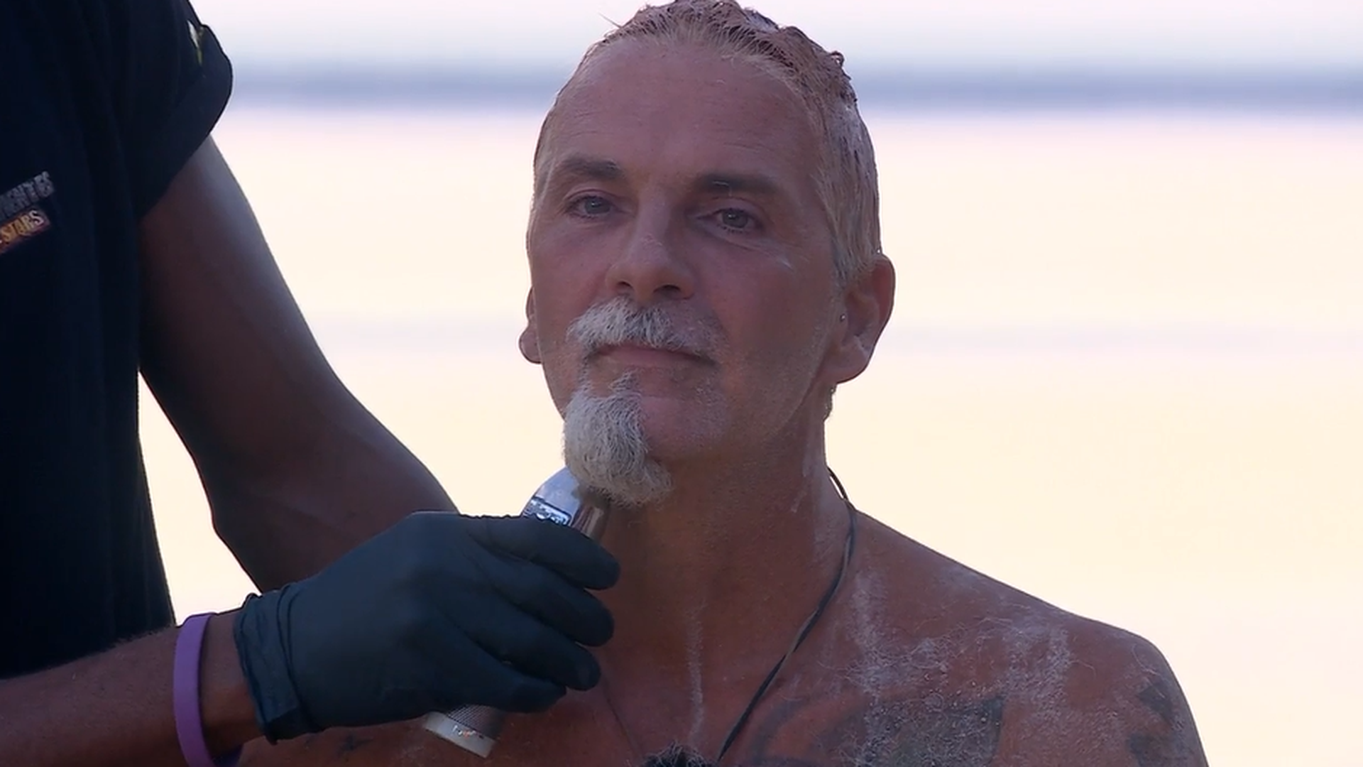 El cambio radical de Carlos Alba por una llamada con su mujer mientras Tony Spina protagoniza un momentazo en 'La mesa de las tentaciones'