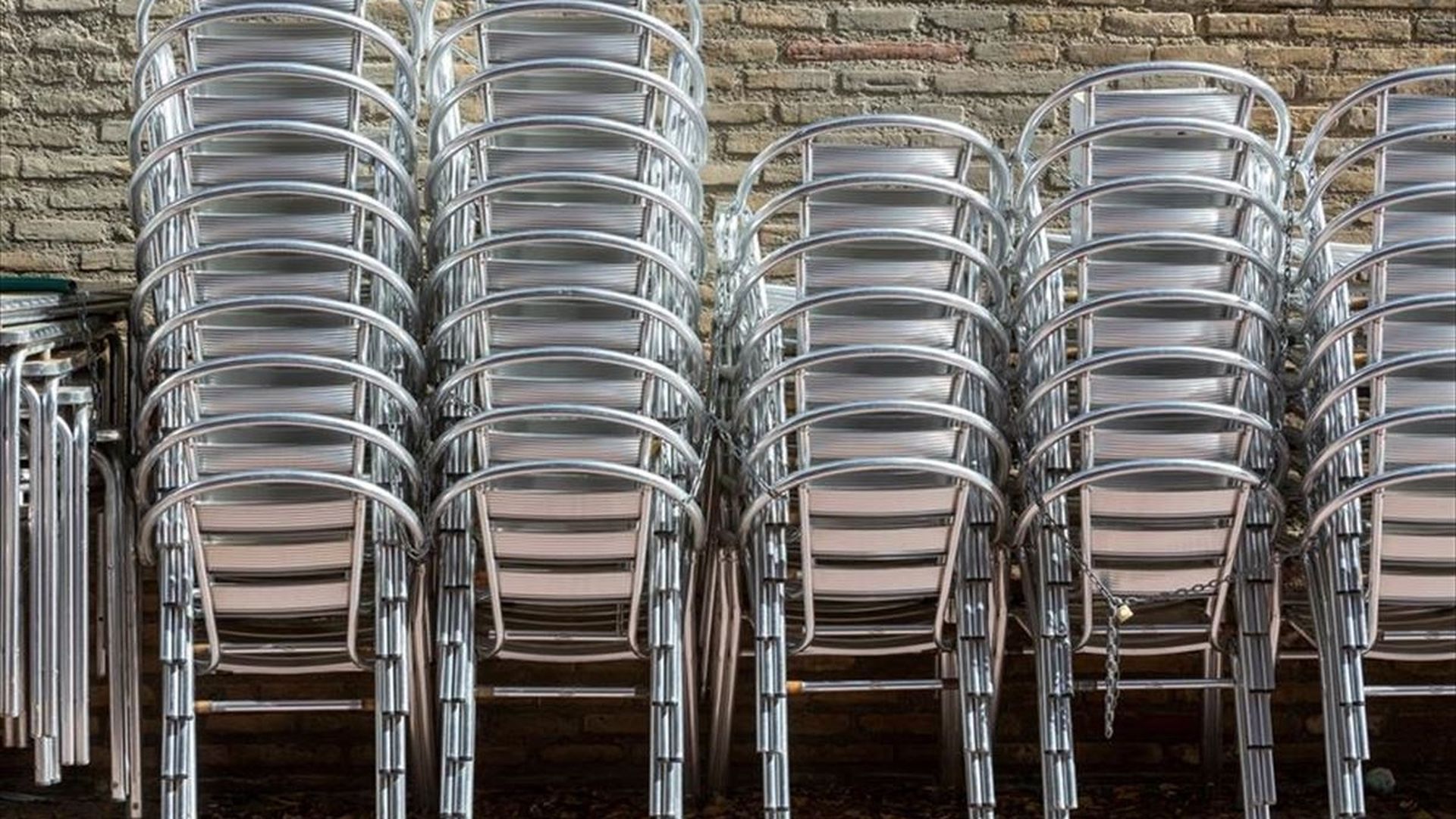 Este grupo criminal vendía las sillas que robaba de las terrazas de los locales no solo en España, sino que también en países como Marruecos o Rumanía