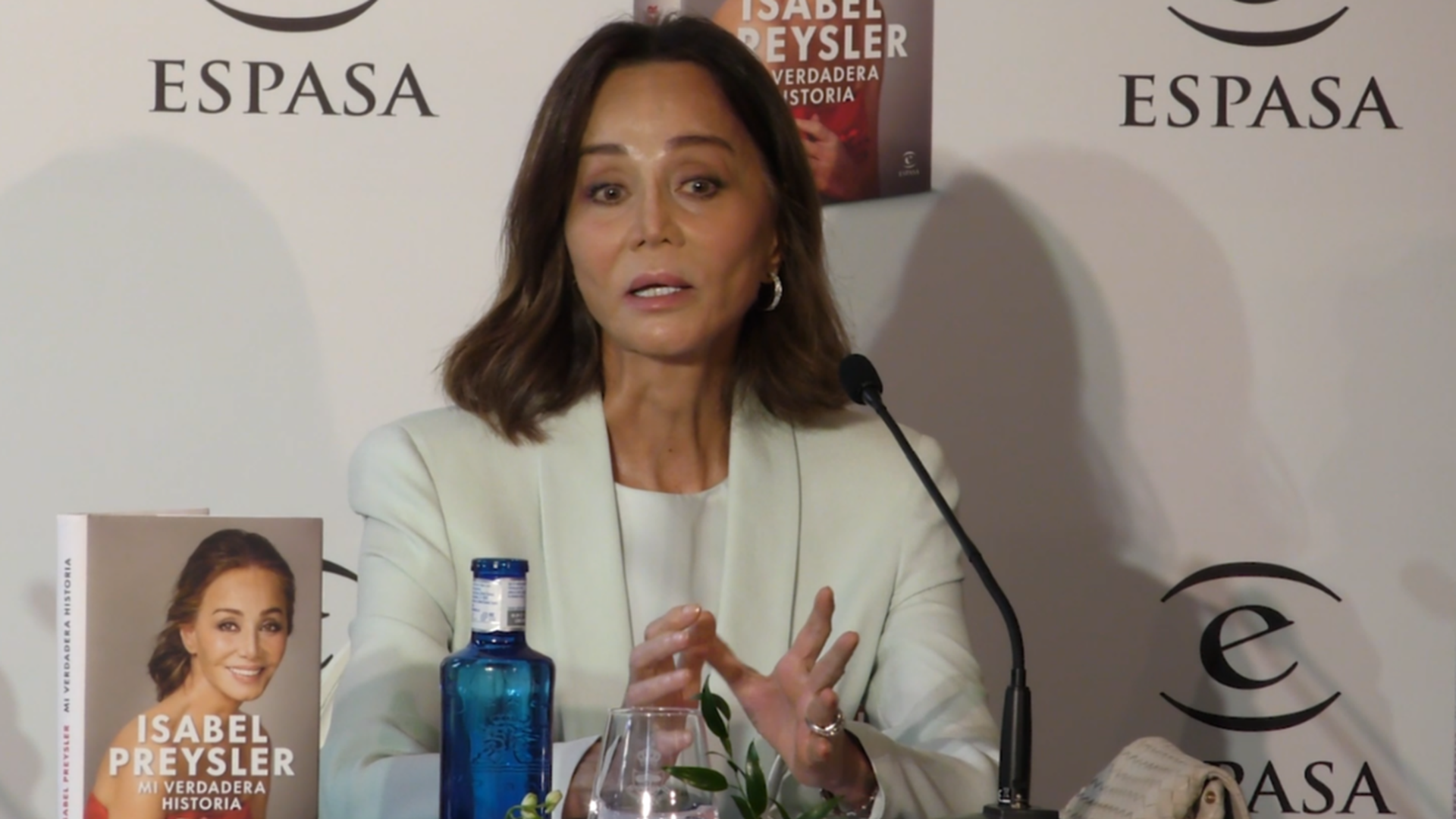 Isabel Preysler habla de las cartas de Mario Vargas Llosa y su decisión de publicarlas