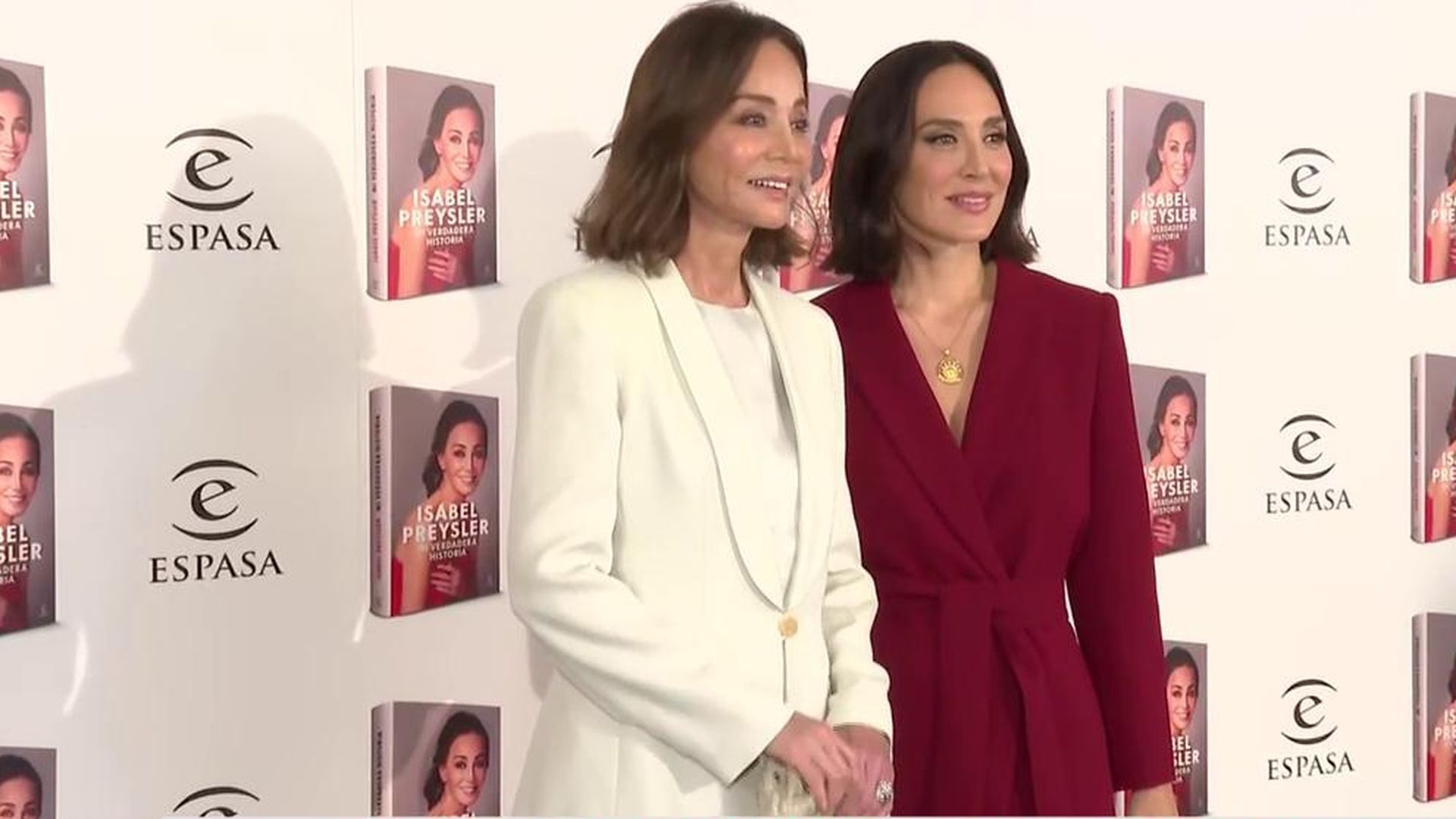 Isabel Preysler presenta sus memorias: "Soy lo que soy por mi infancia, doy las gracias a mis padres" Isabel Preysler presenta sus memorias: "Soy lo que soy por mi infancia, doy las gracias a mis padres"