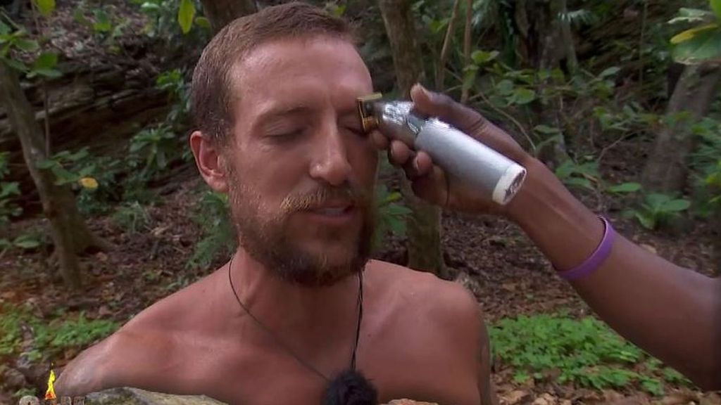 Rubén Torres se enfrenta a 'La mesa de las tentaciones' y acaba con un radical cambio de look: ¡se rapa las cejas, el pelo y la barba!