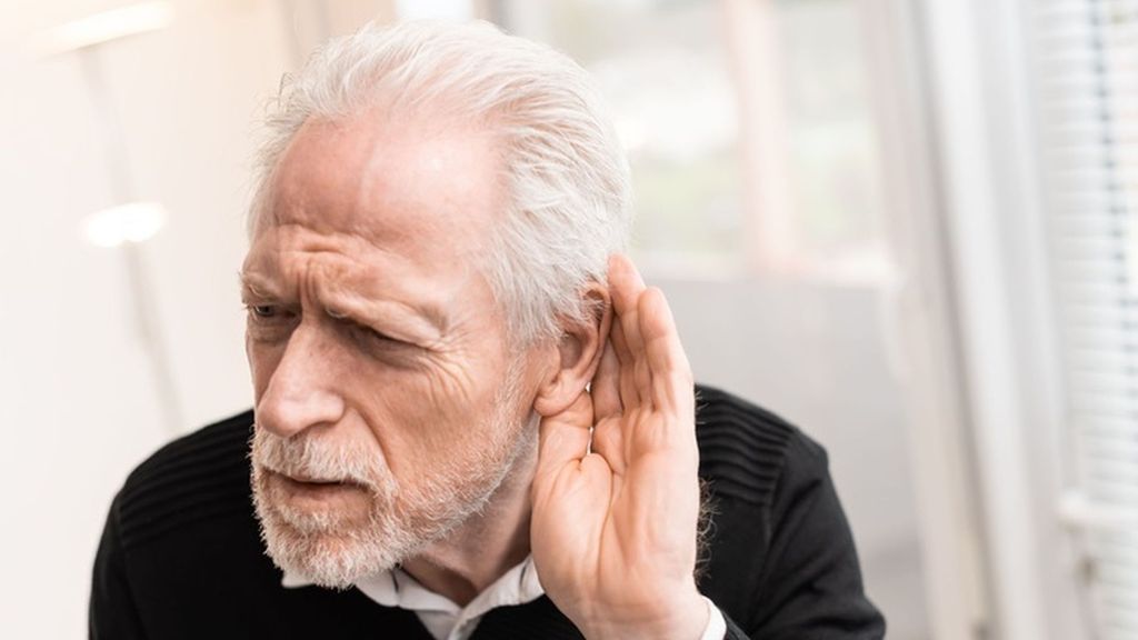 Así afecta la pérdida de audición a los problemas cognitivos y el equilibrio
