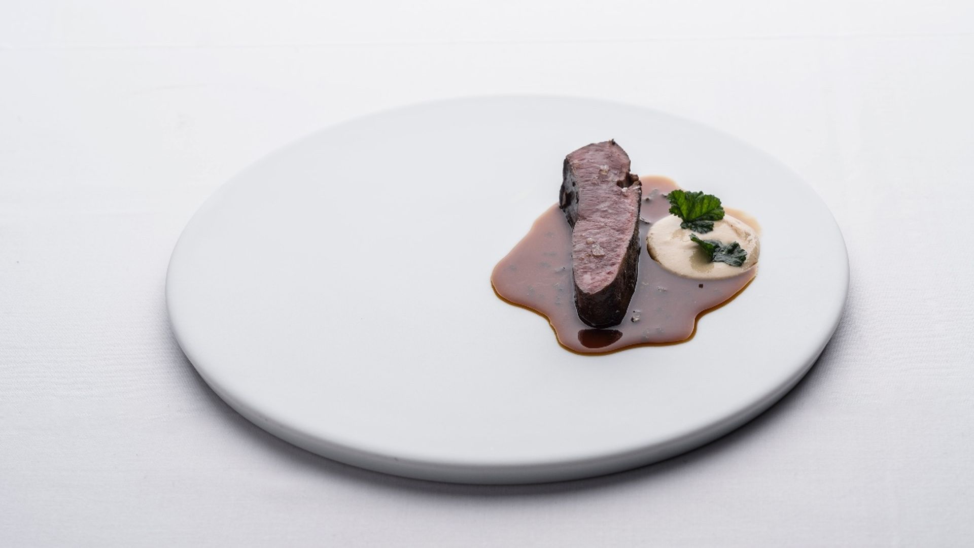 Ciervo, bellota y trufa