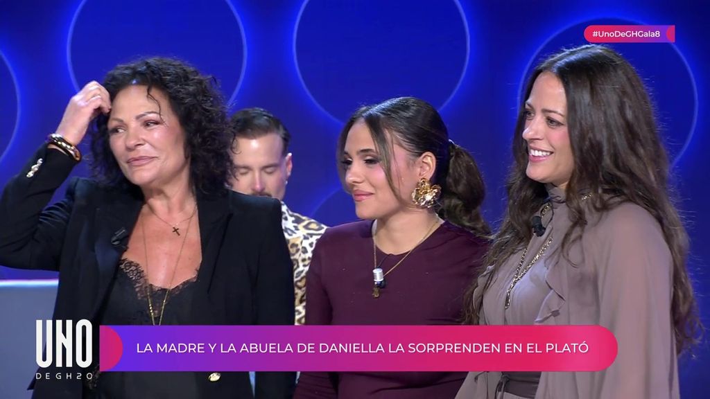 Daniella estalla de alegría al reencontrarse con su madre y su abuela en el plató de ‘Uno de GH20’