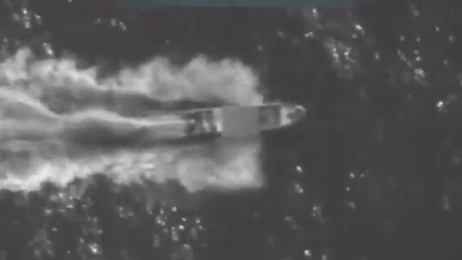 Imagen de una embarcación en el Pacifico, atacada por EEUU