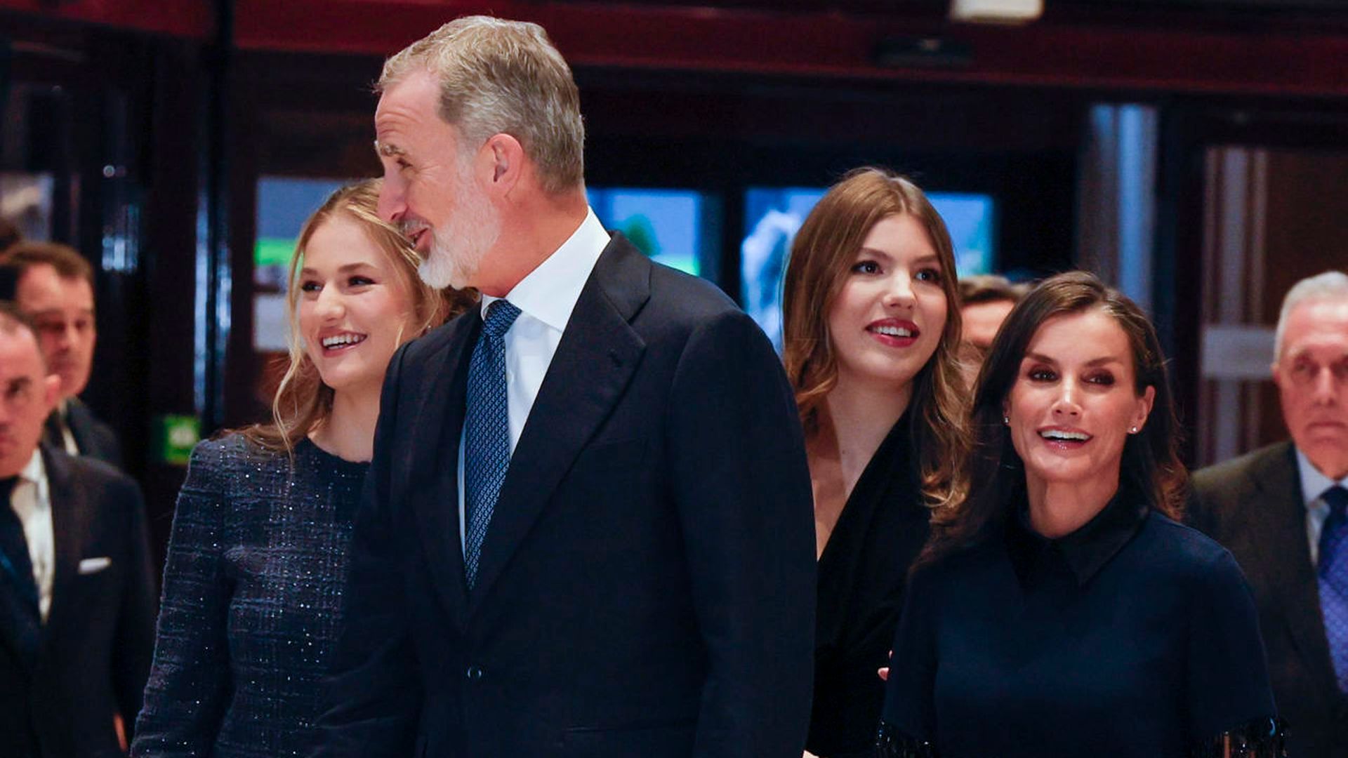 La cercanía de los reyes a su llegada al auditorio