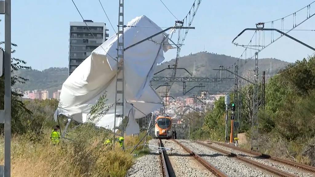La huella de la borrasca Benjamín: olas de hasta 13 metros, fuertes rachas de viento y techos arrancados