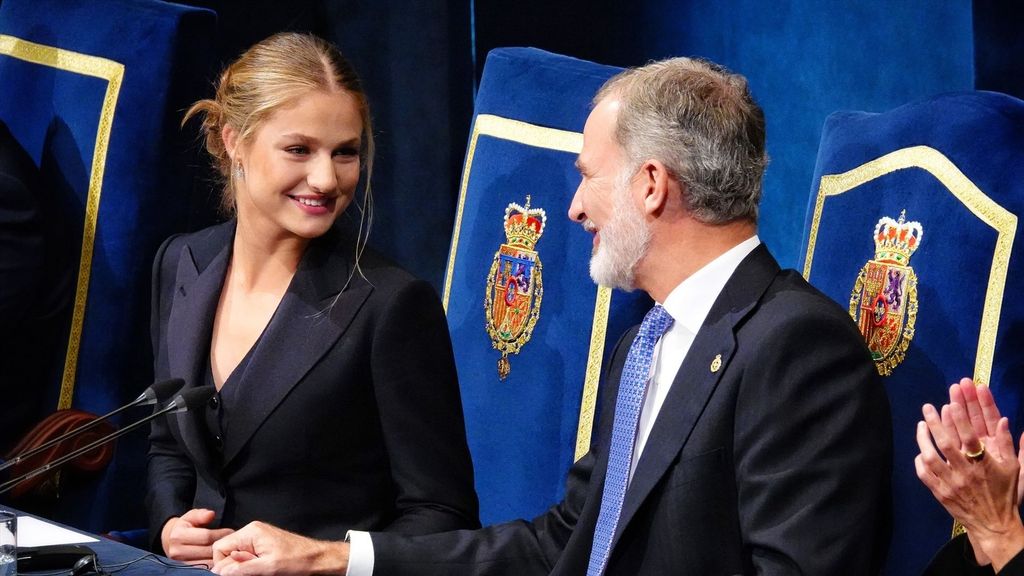 Leonor y Felipe VI, durante la ceremonia de los Premios Princesa 2024