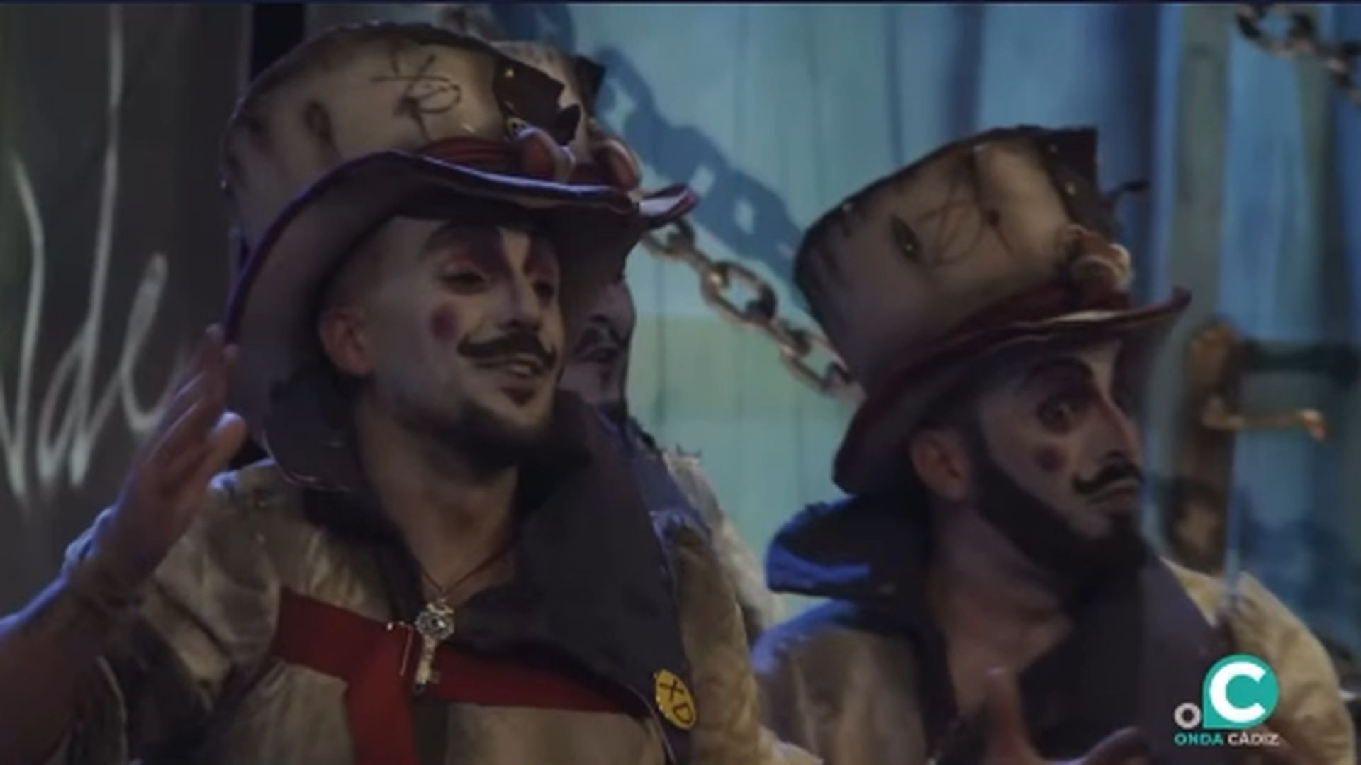 Manuel González ha compartido una foto cantando una chirigota en los carnavales de Cádiz para recordar momentos de felicidad