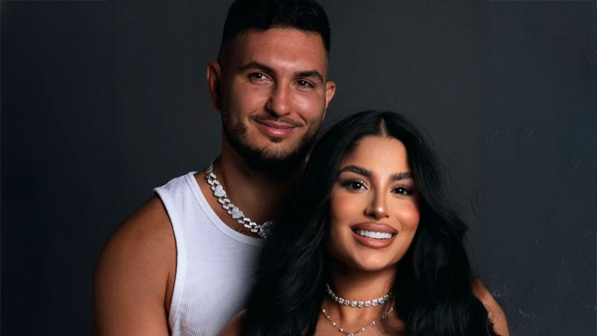 Omar Montes y su novia