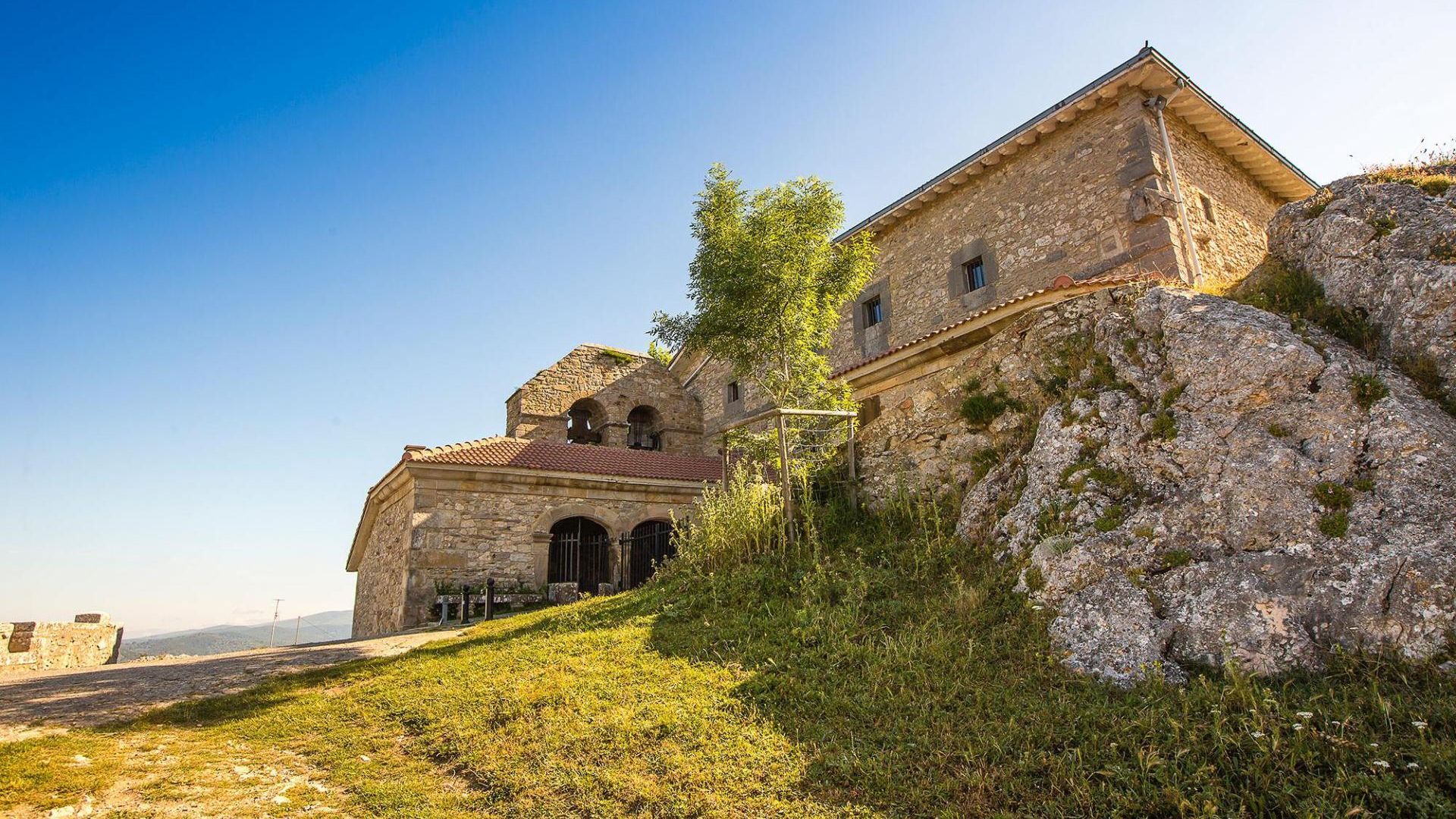 Se han llevado la más pequeña de las dos campanas de bronce