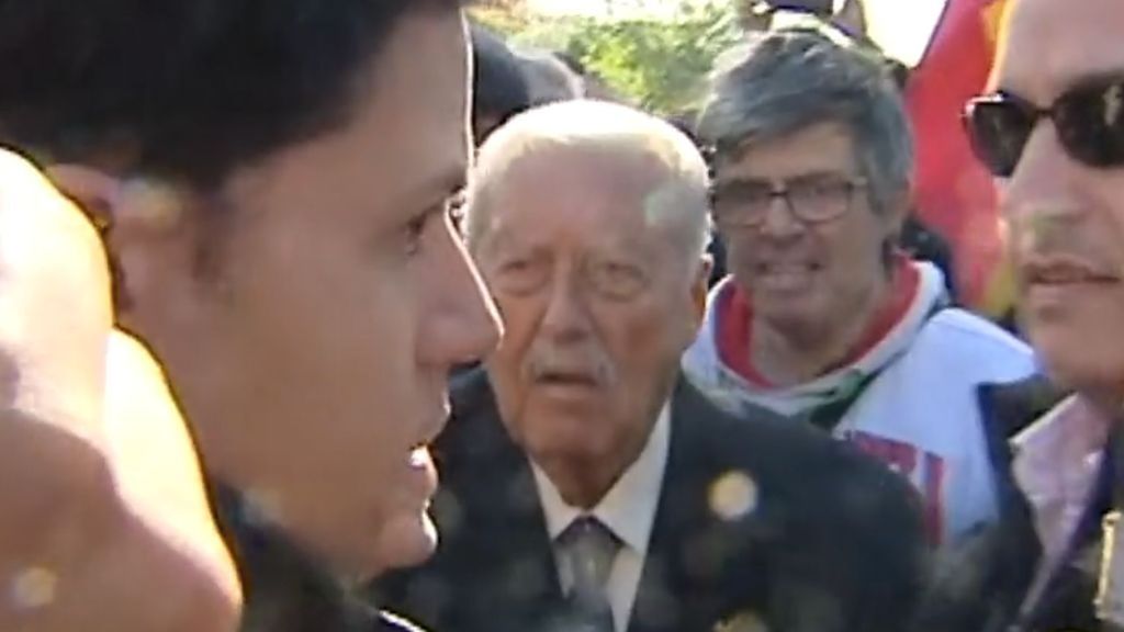 Tejero, recibido como un héroe por los nostálgicos del franquismo