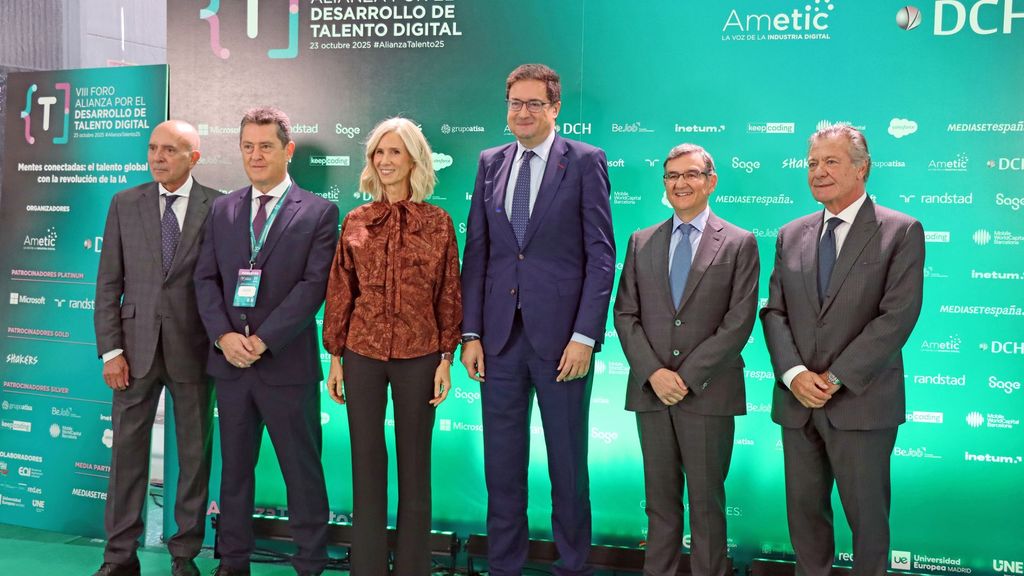 VIII Foto Alianza por el desarrollo del talento digital_AMETIC (1)