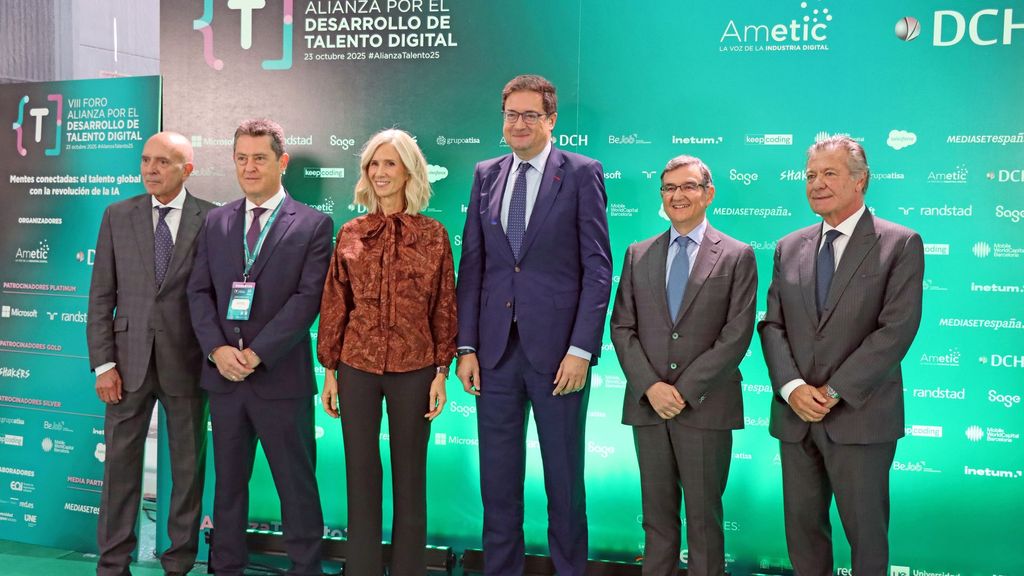 VIII Foto Alianza por el desarrollo del talento digital_AMETIC (1)