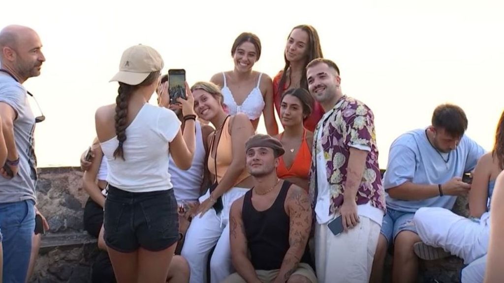 El postureo nos ahoga: las redes sociales se llenan de fotos del gimnasio, viajes, comida, museos o embarazos