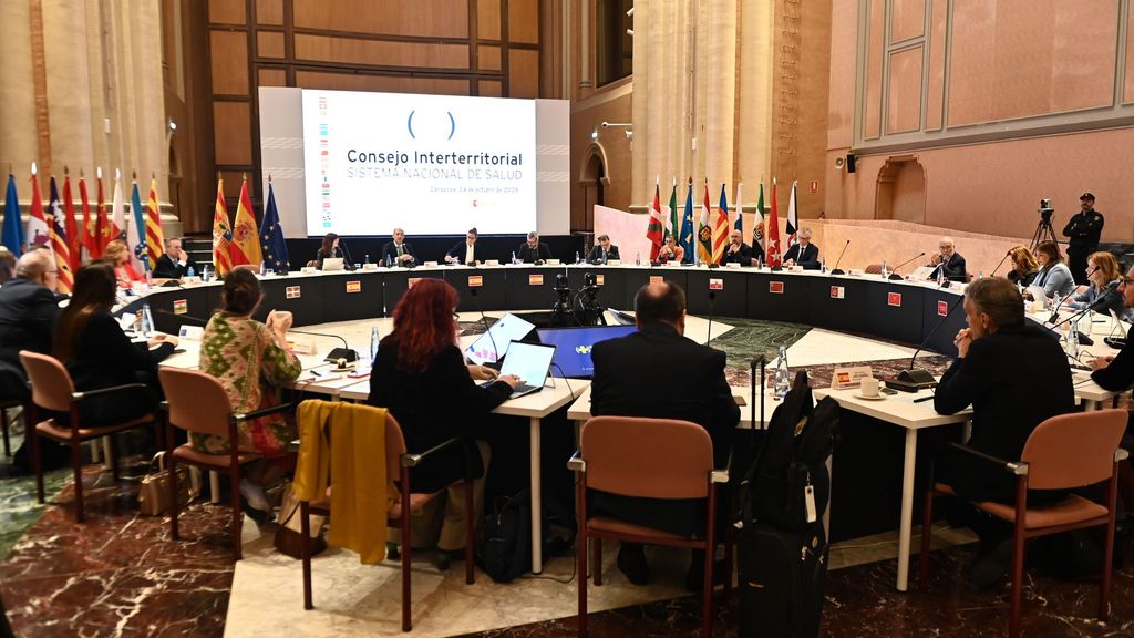 "Plantón" del PP al Consejo Interterritorial: denuncian su uso “partidista” mientras Mónica García les señala por “seguir ocultando datos de los cribados del cáncer”