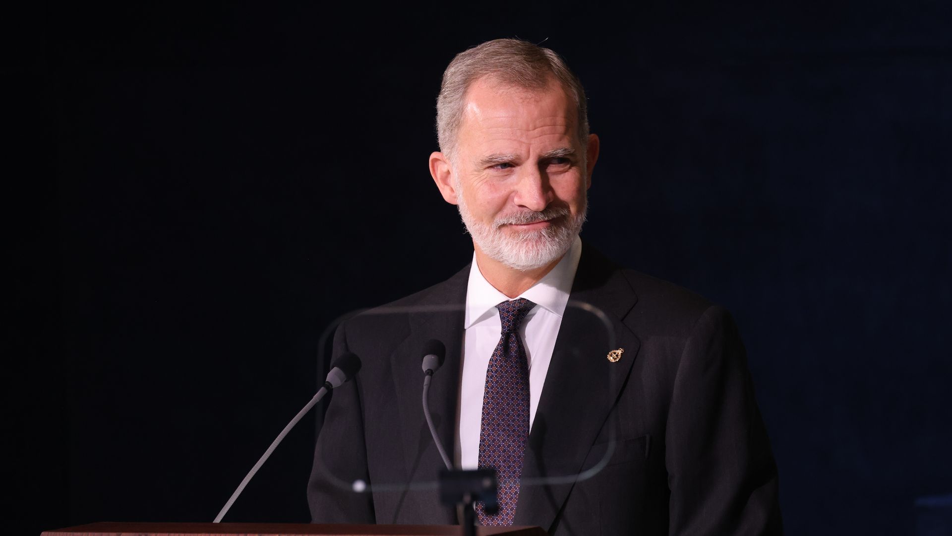 El rey Felipe VI apuesta por "educar en valores" y deja ver que cederá el testigo a su hija en los Princesa de Asturias