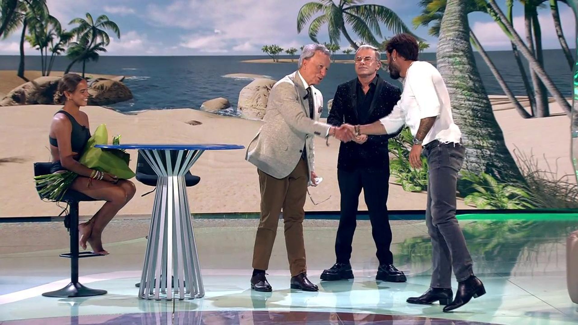 El saludo de Iván González y Ortega Cano en el plató de 'Supervivientes All Stars'