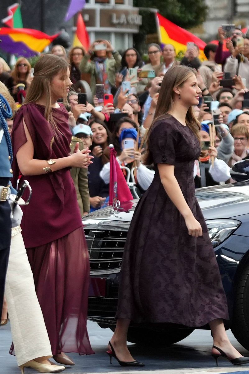 La infanta Sofía y la princesa Leonor, en los Premios Princesa de Asturias 2025