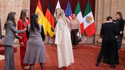 Anécdotas de la recepción de los Princesa de Asturias: Letizia y Serena  Williams y el rey colocando cortinas