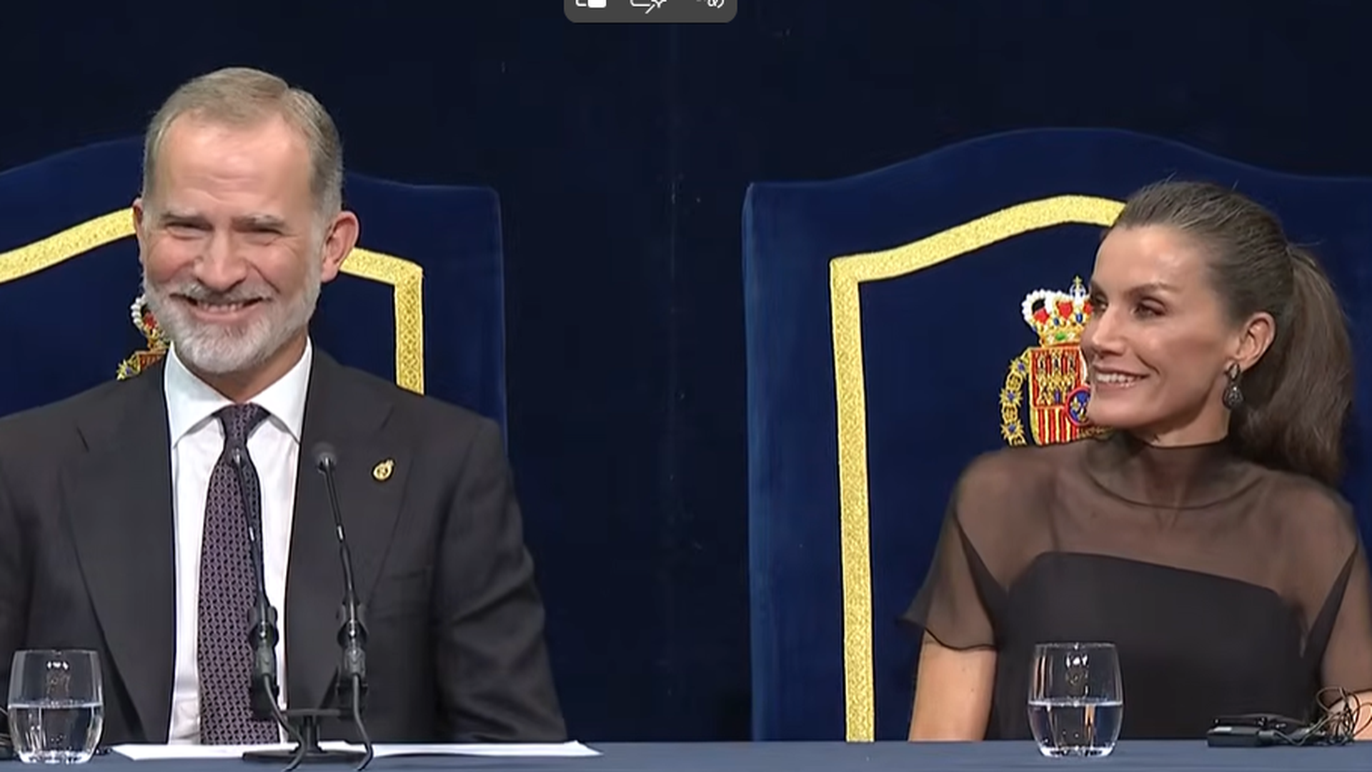 Las risas de Felipe y Letizia durante el discurso de Leonor