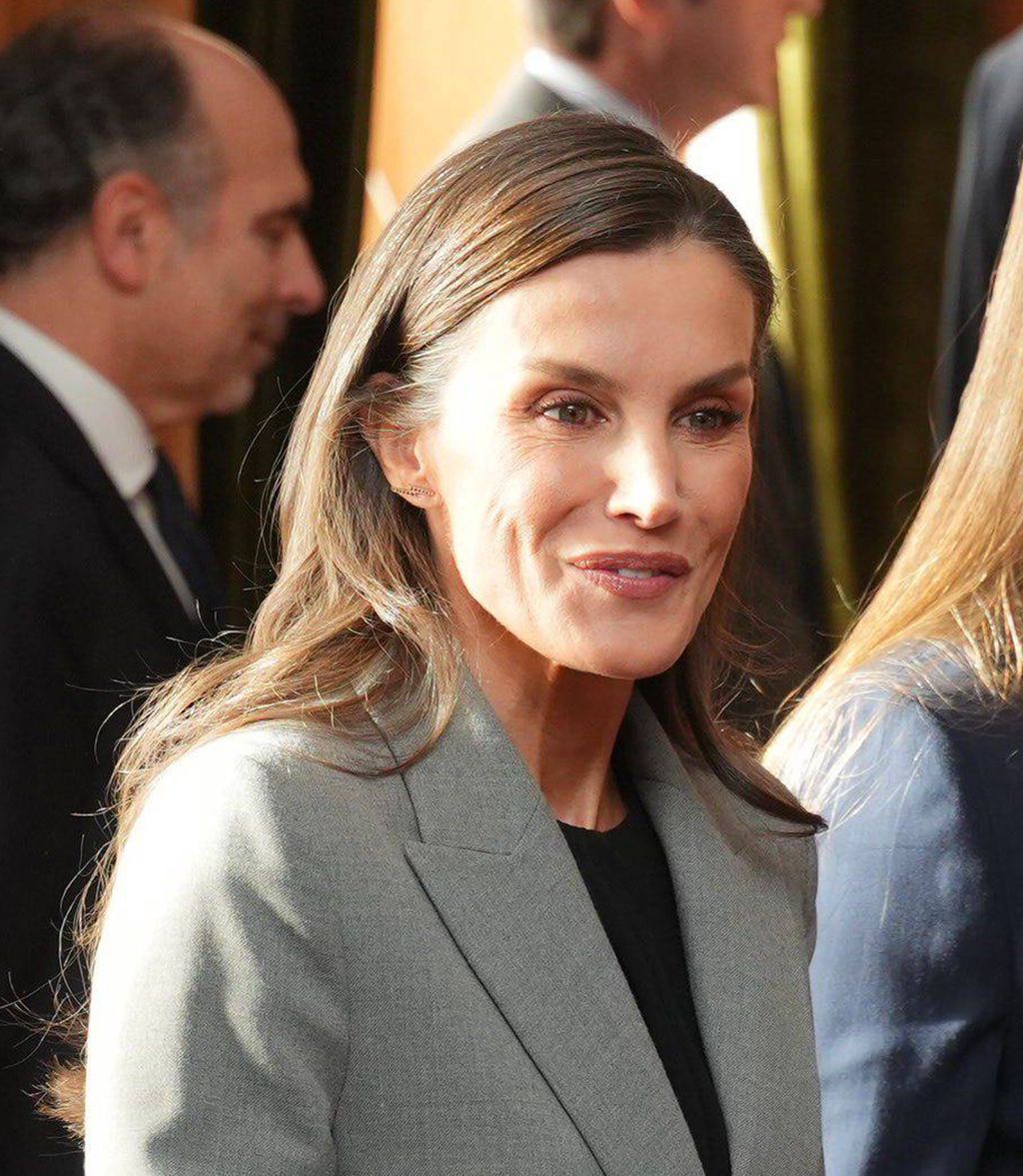 Letizia con pendientes de Bárbara Goenaga en la recepción de los Premios Princesa de Asturias