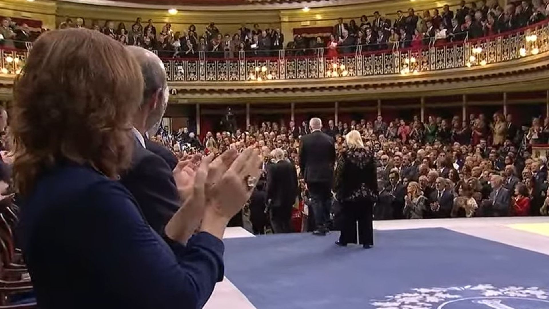 Los galardonados comienzan a salir del recinto