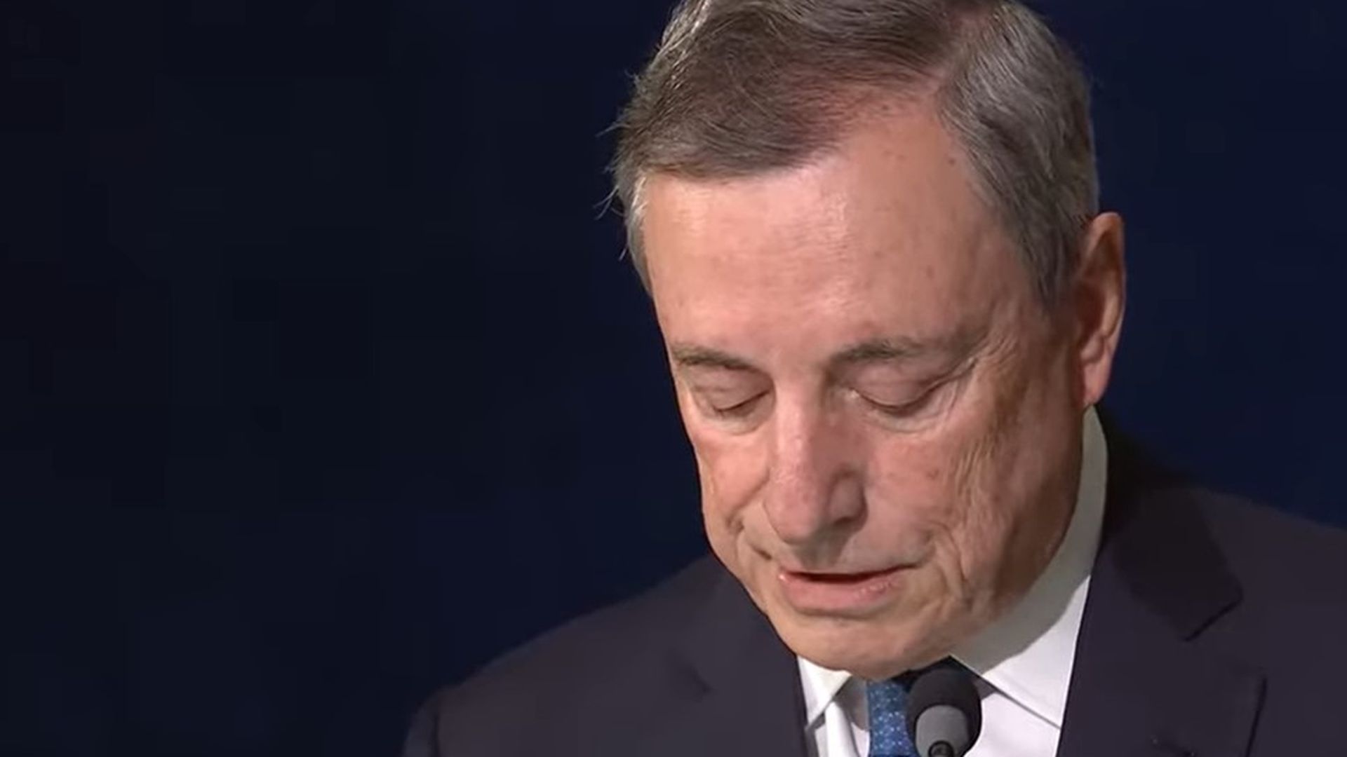 Mario Draghi, premio en Cooperación Internacional, pronuncia sus palabras: "Es un inmenso hono recibir este premio"