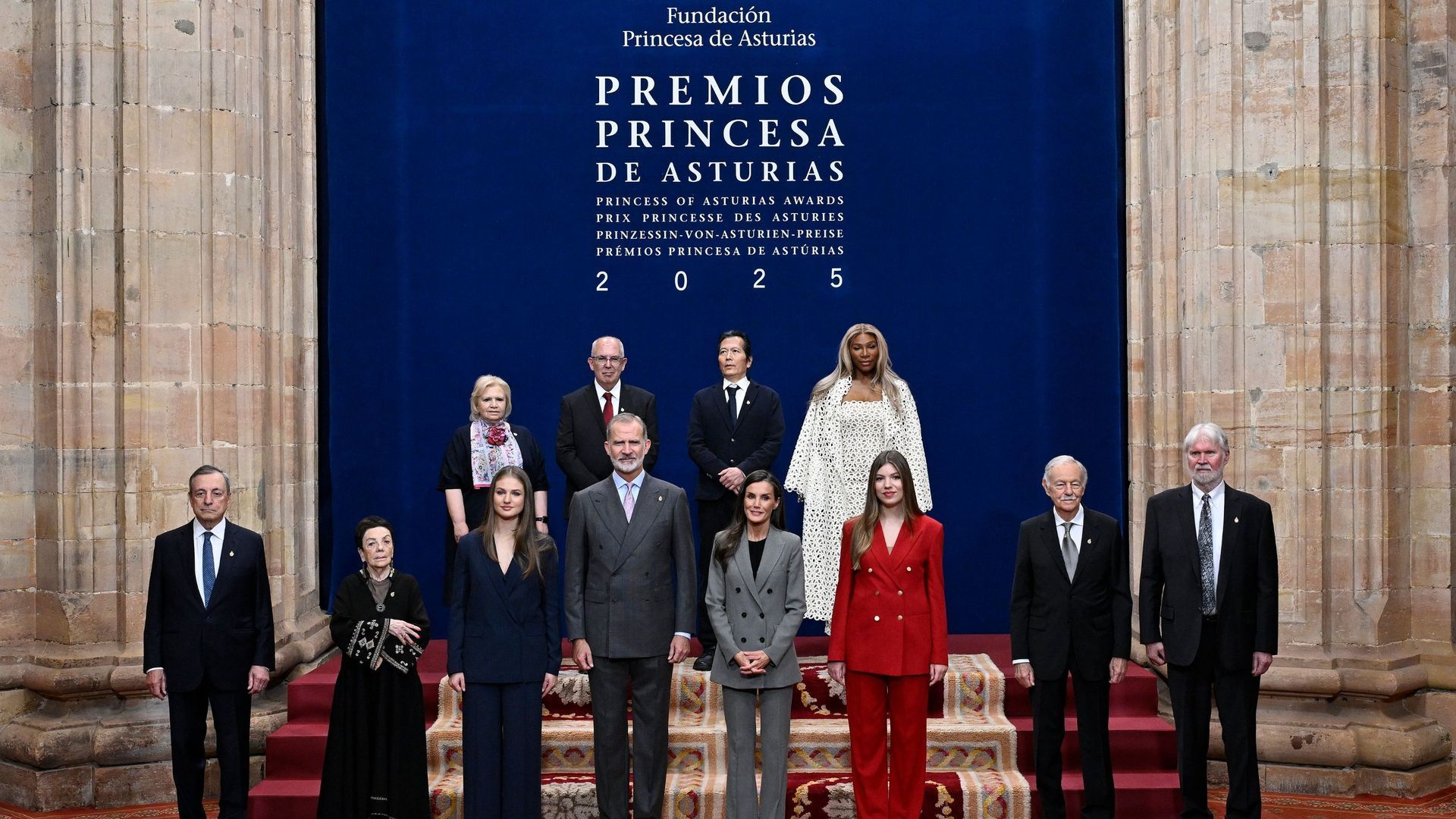 Premios Princesa de Asturias 2025: los reyes, Leonor y Sofía reciben a los galardonados en Oviedo