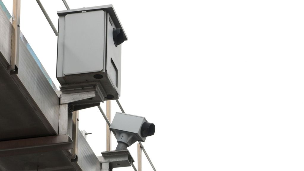 Radares situados en un pórtico en Madrid