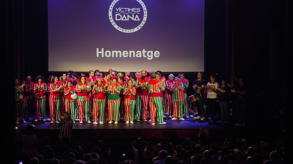 Homenaje ciudadano a las víctimas de la dana en el teatro Olympia de Valencia: "Las heridas siguen abiertas"