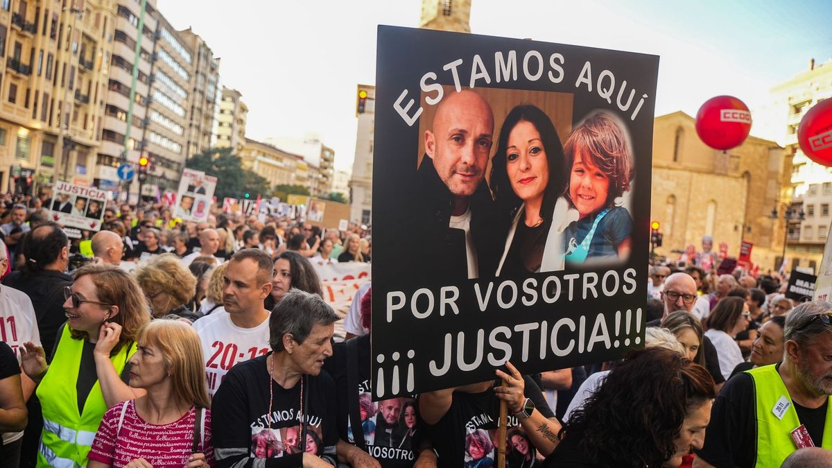 Una nueva manifestación pide la dimisión de Mazón al año de la DANA Una nueva manifestación pide la dimisión de Mazón al año de la DANA
