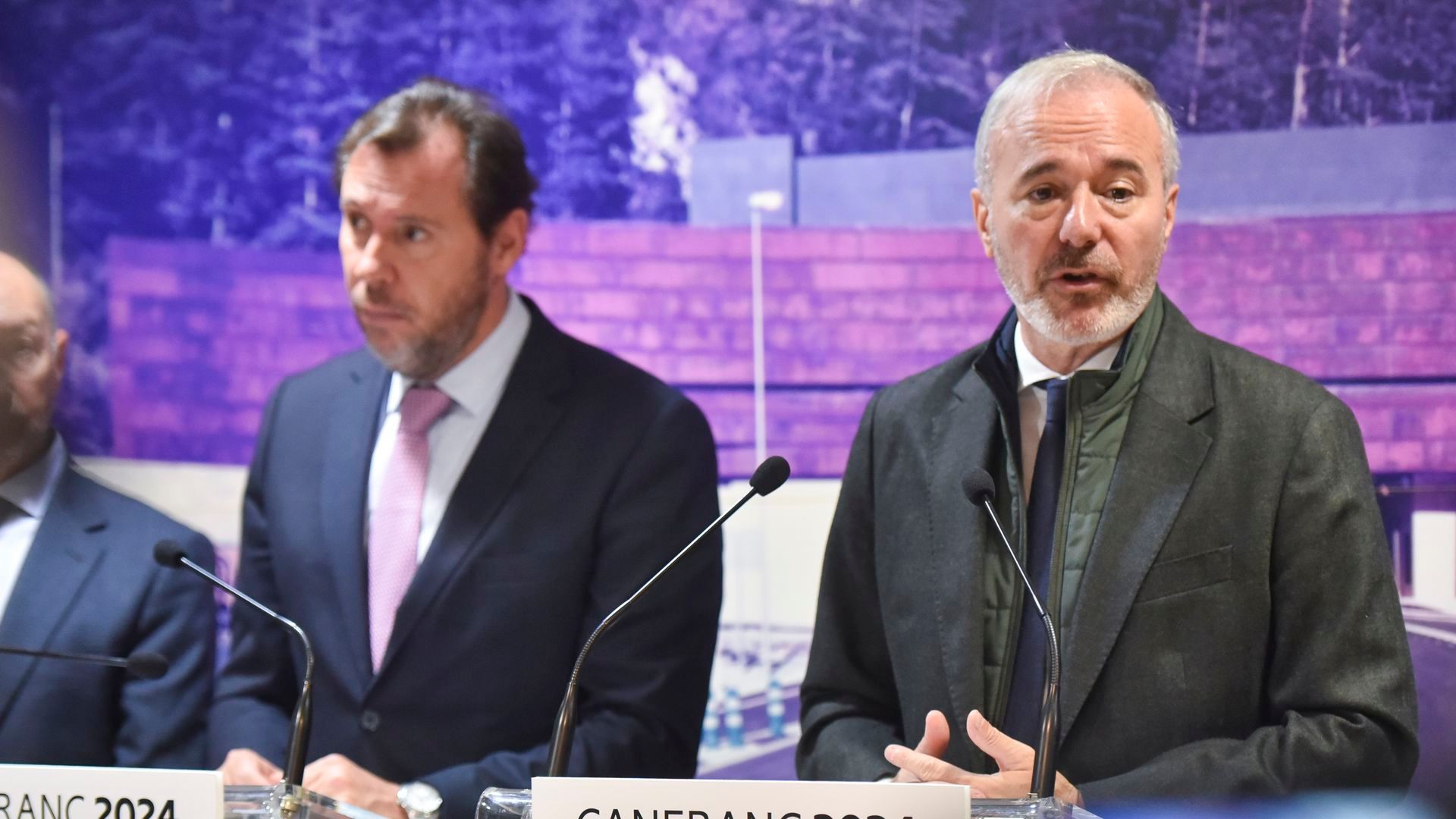 El ministro de Transportes y Movilidad Sostenible, Óscar Puente, mantiene un encuentro con el presidente de Aragón, Jorge Azcón