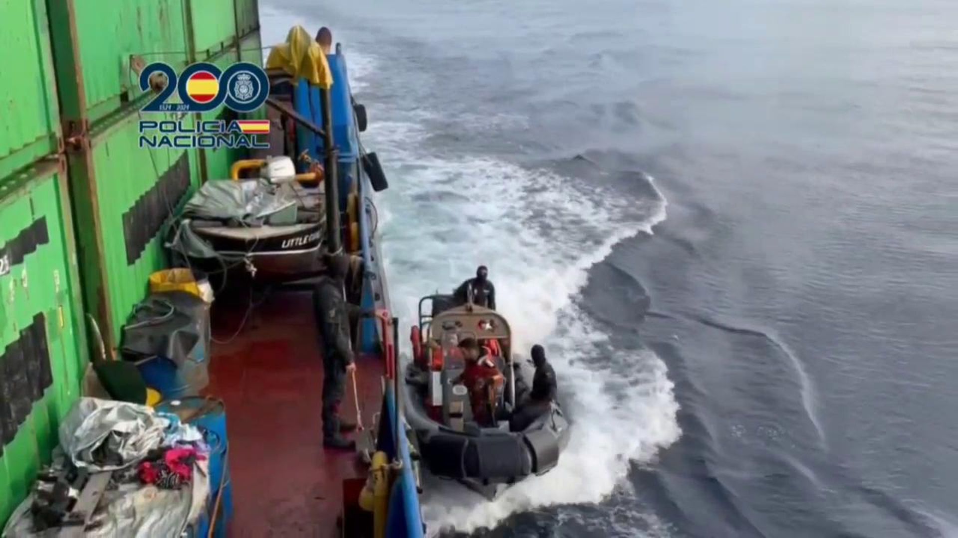 Interceptan a 600 millas de Canarias un buque que transportaba 6.500 kilos de cocaína con destino a Vigo