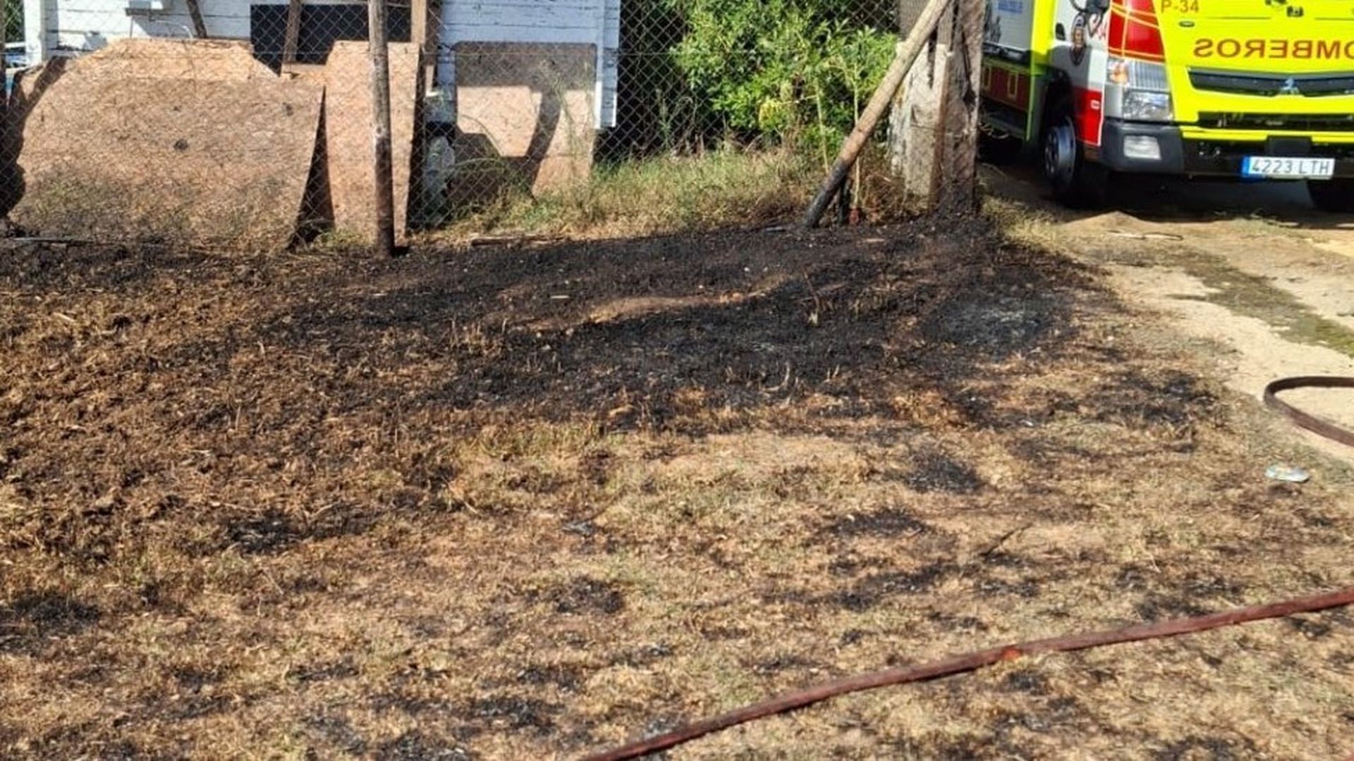 Restos de quema de rastrojos en una finca agrícola en Cádiz