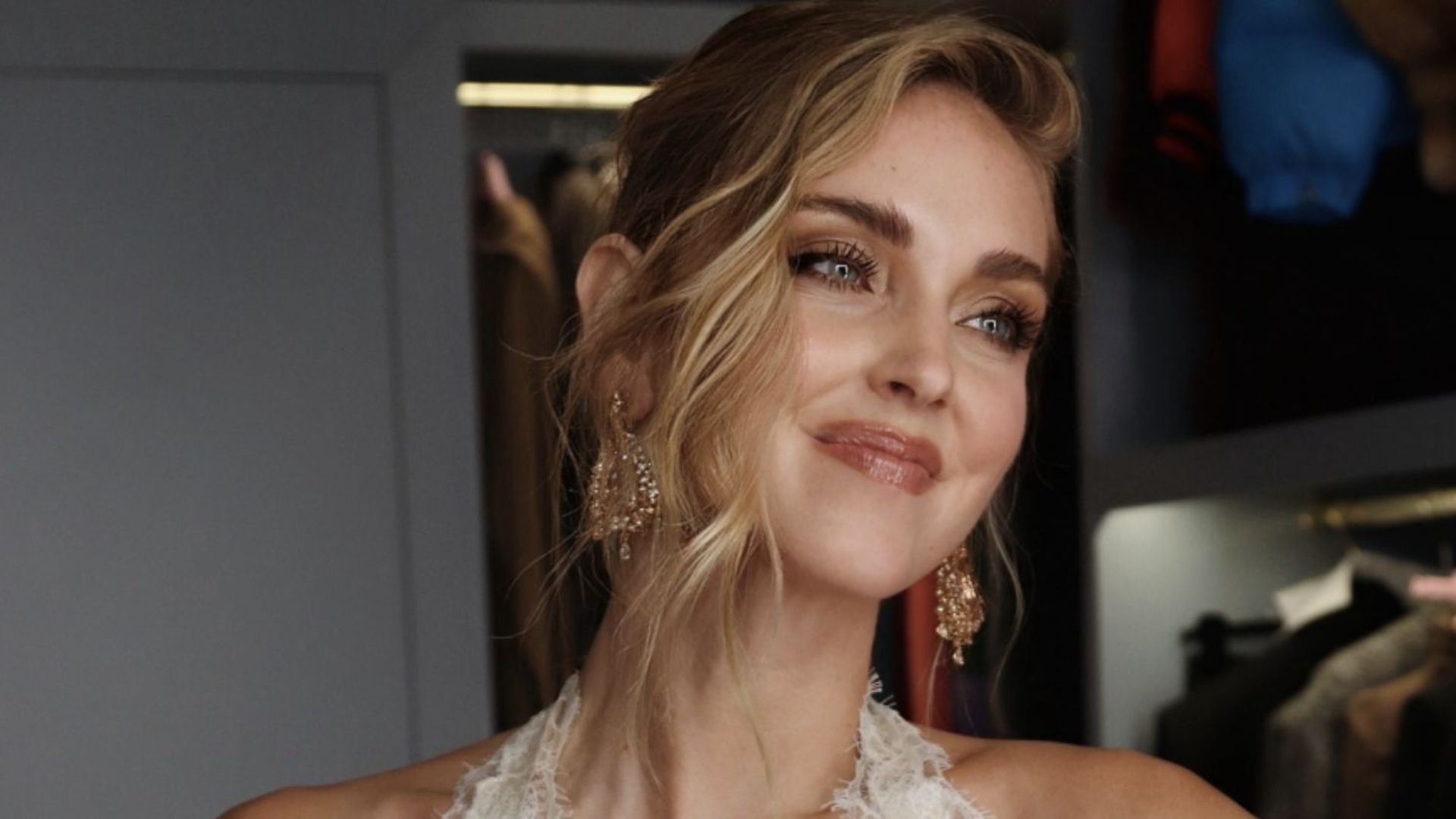 Chiara Ferragni con un moño italiano con ondas Chiara Ferragni con un moño italiano con ondas